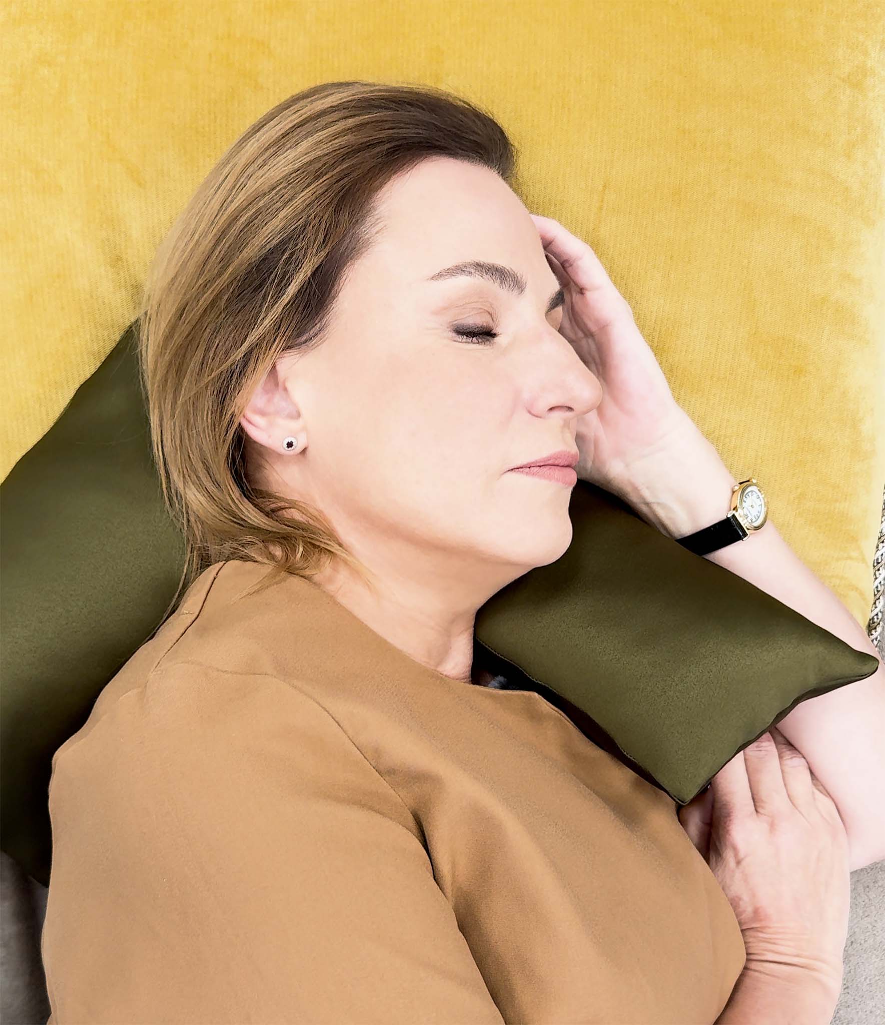 Kaklo atrama palaiko galvą ir kaklą gulint ant šono